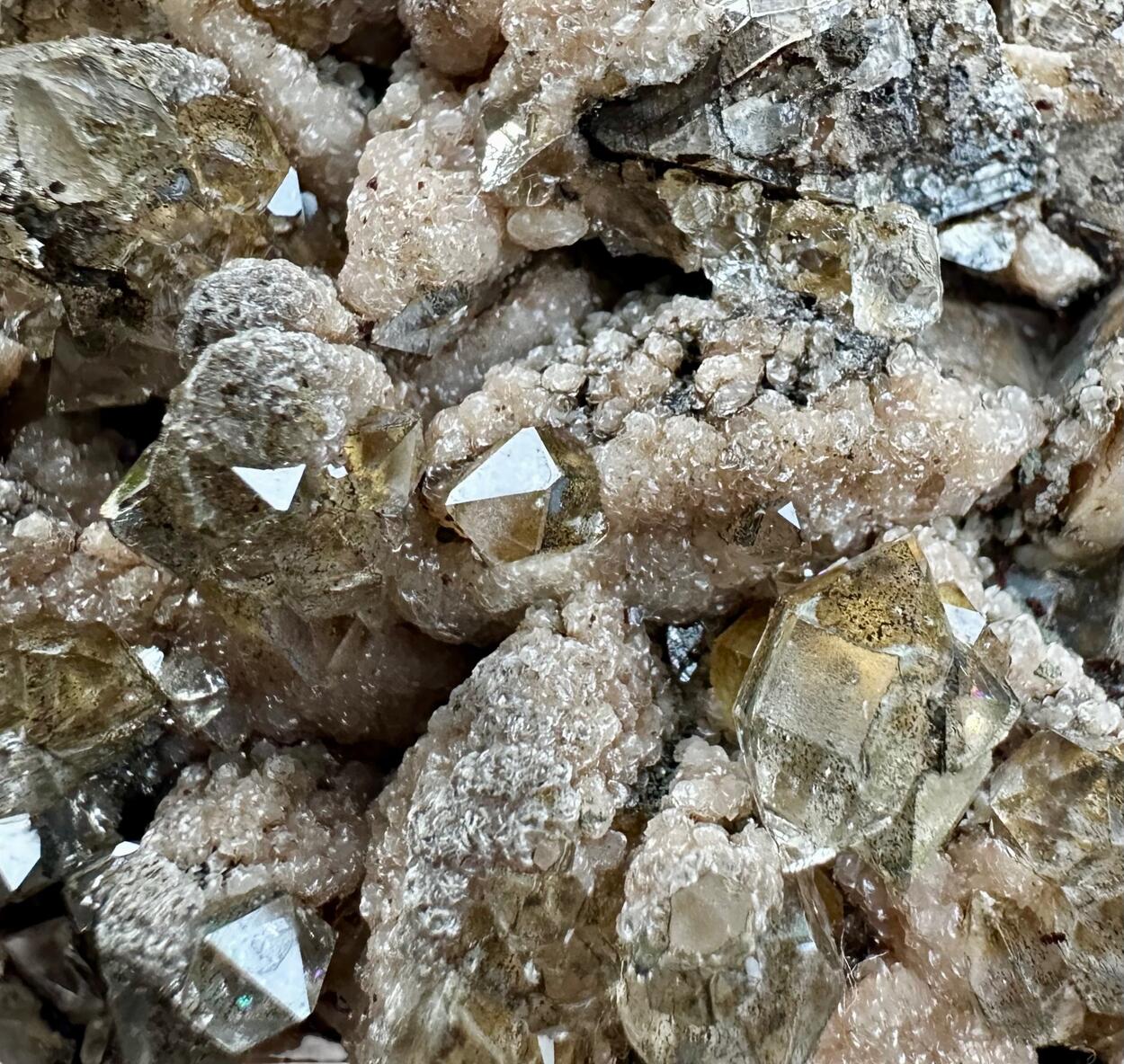 Quartz On Rhodochrosite Psm Calcite