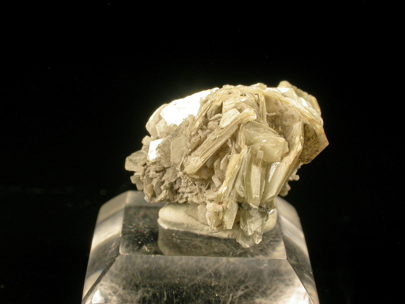 Tainiolite