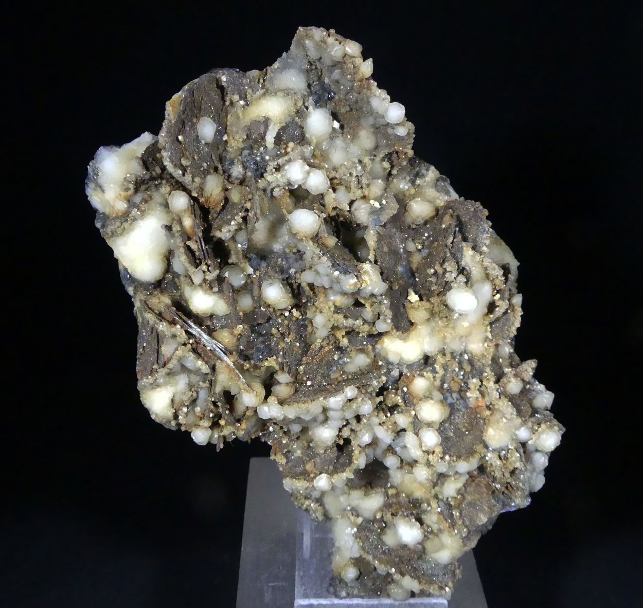 Pyrrhotite Calcite & Siderite