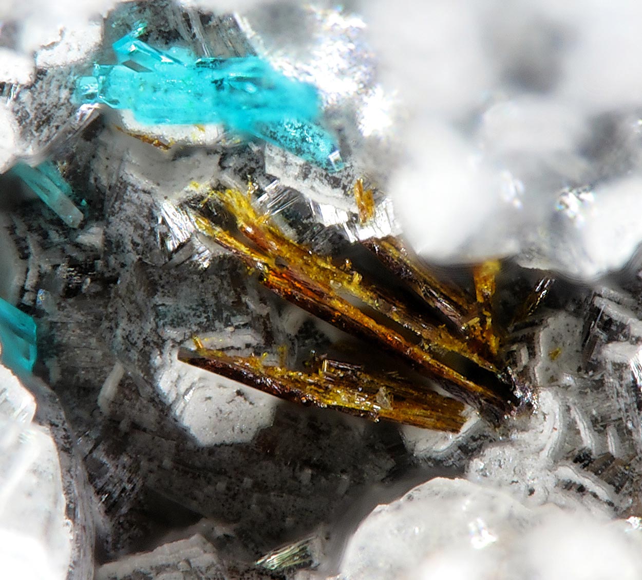 Macquartite & Dioptase