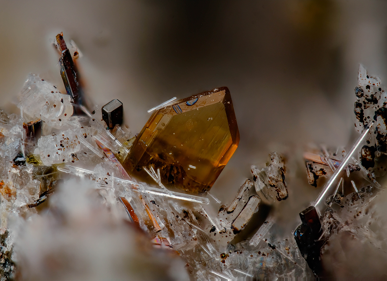 Enstatite & Pseudobrookite