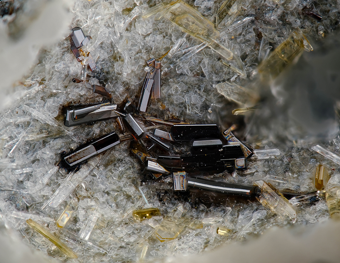 Enstatite & Pseudobrookite
