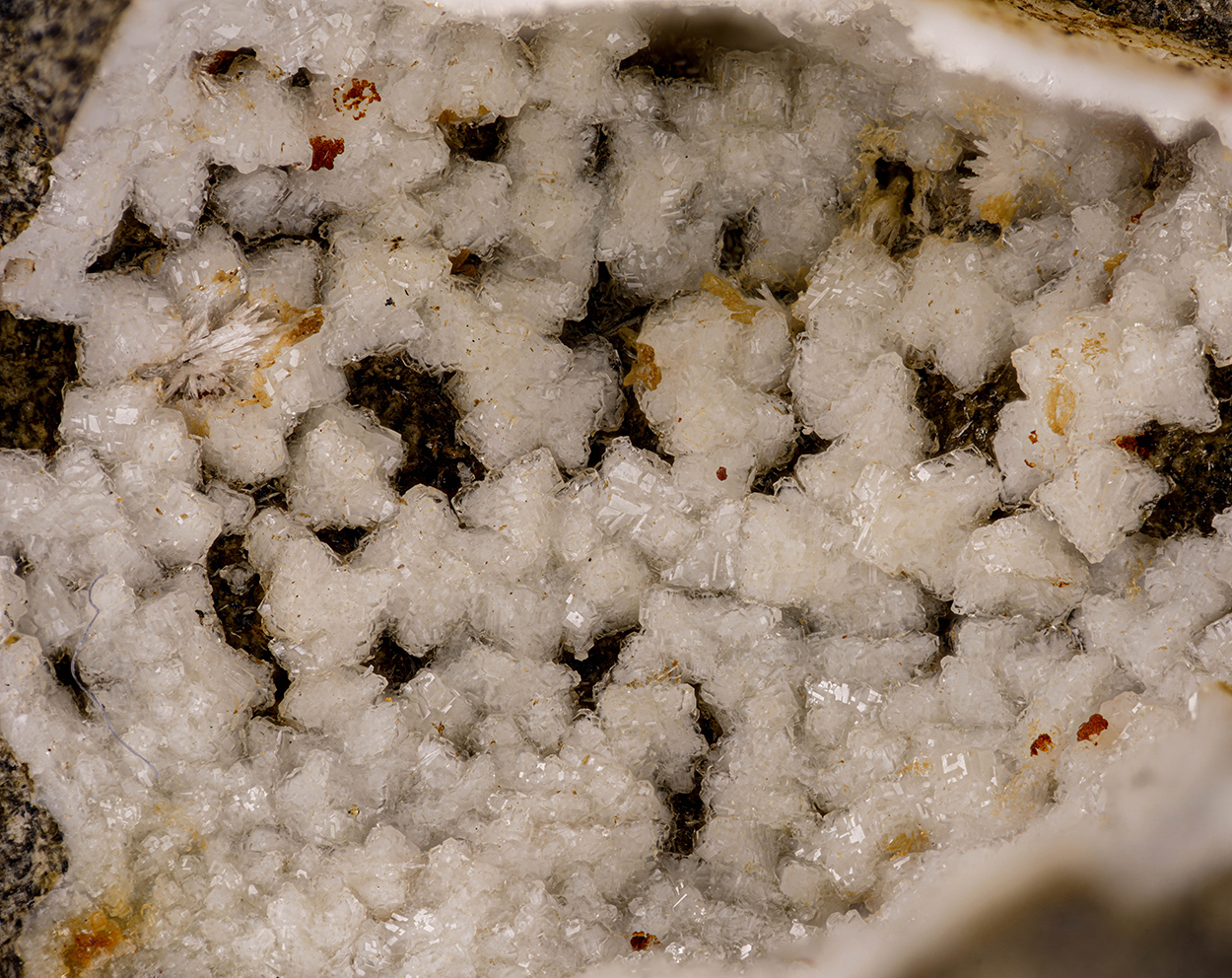 Phillipsite-Ca & Gonnardite