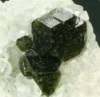 Uvite On Magnesite