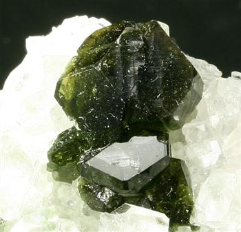 Uvite On Magnesite