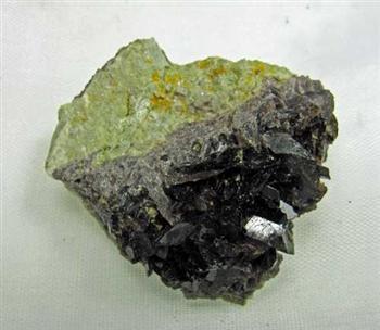 Axinite-(Fe)