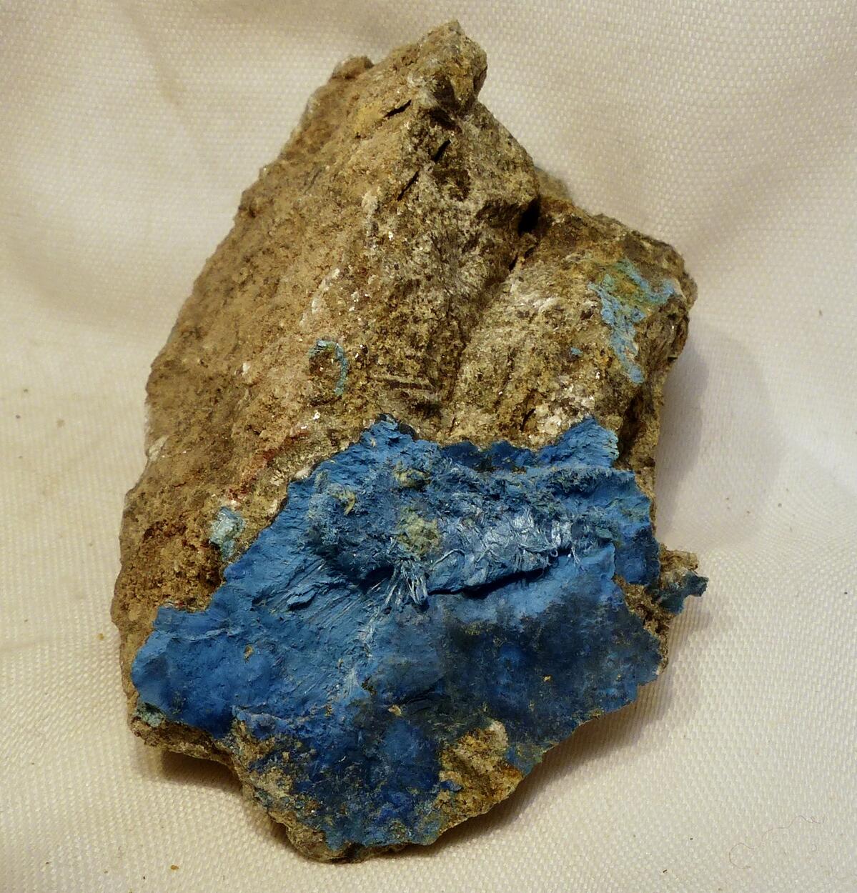 Aerinite
