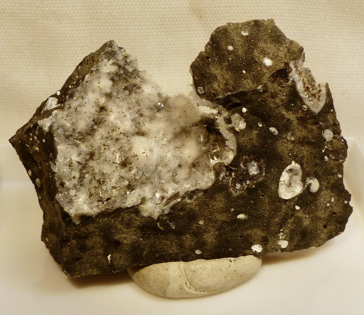 Scolecite & Phillipsite