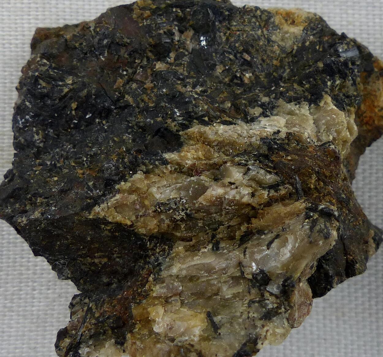 Allanite-(Y)
