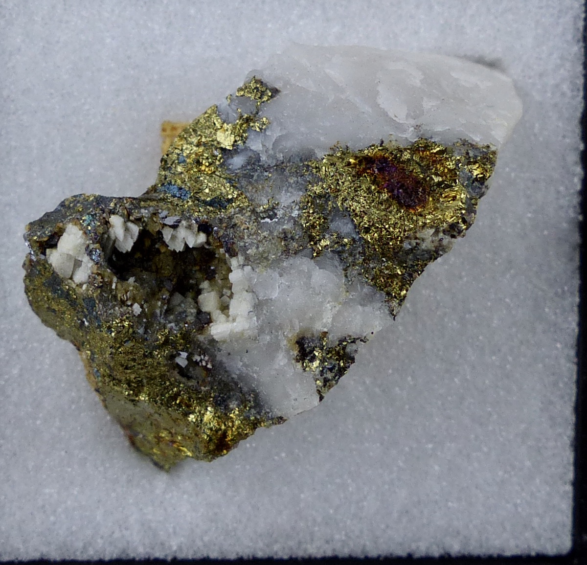 Siderite & Dolomite & Cerussite & Chalcopyrite