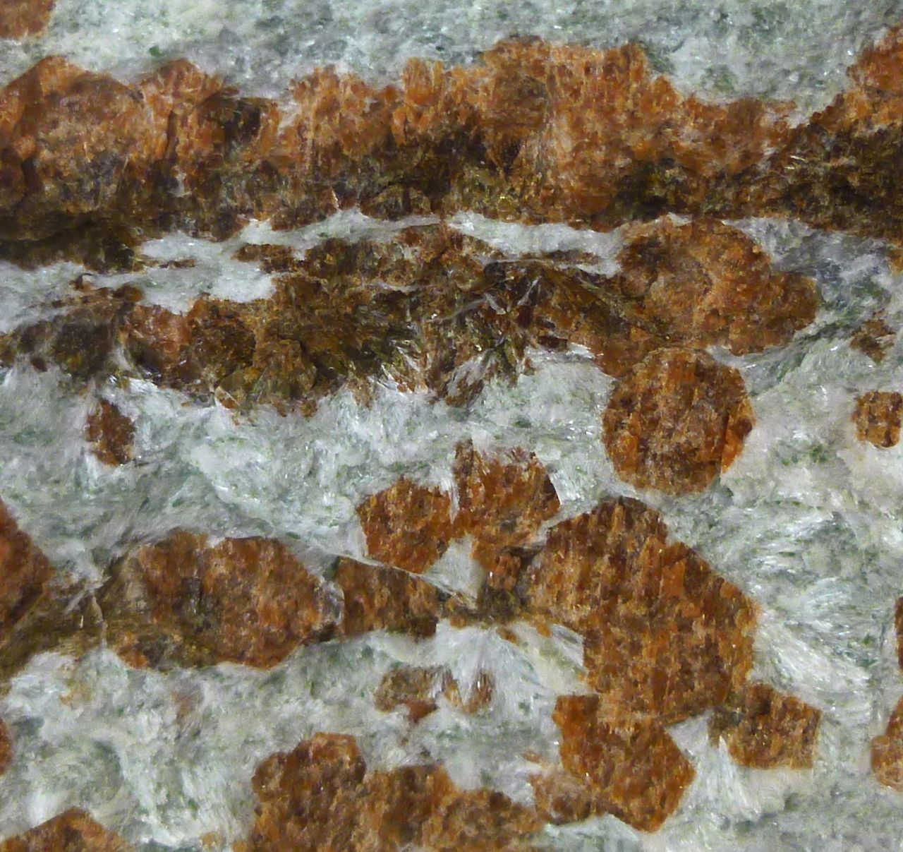 Vesuvianite Grossular & Wollastonite
