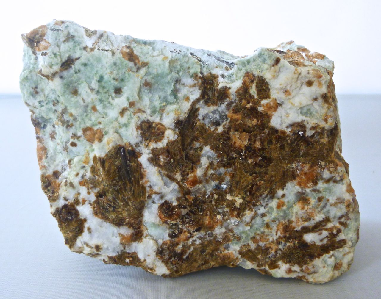 Vesuvianite Grossular & Wollastonite