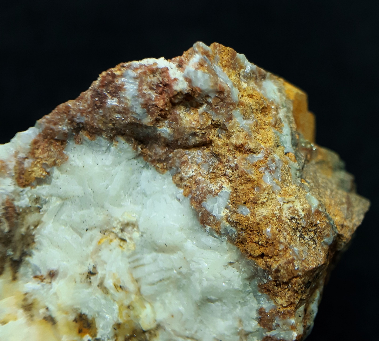 Synchysite-(Ce) & Bastnäsite-(Ce)