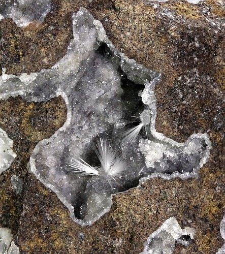 Mesolite Thomsonite-Ca & Chabazite