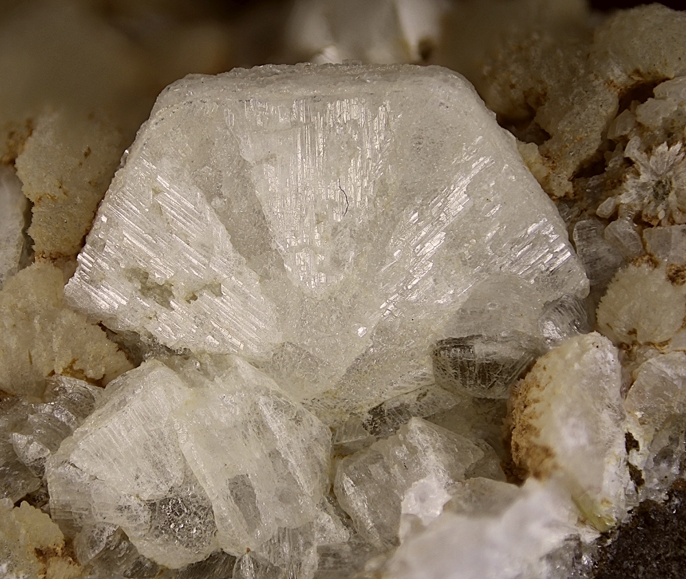 Gmelinite-K On Chabazite-Ca & Thomsonite-Ca