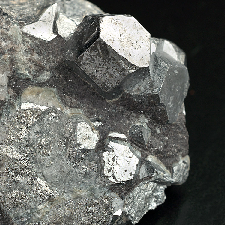 Nickelskutterudite Var Chloanthite