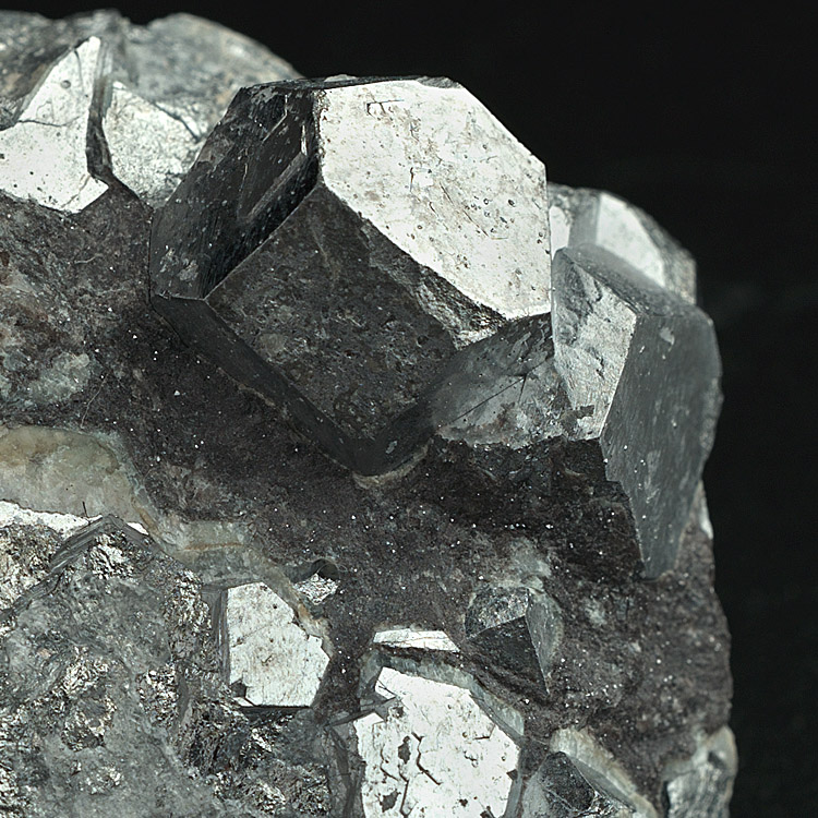 Nickelskutterudite Var Chloanthite