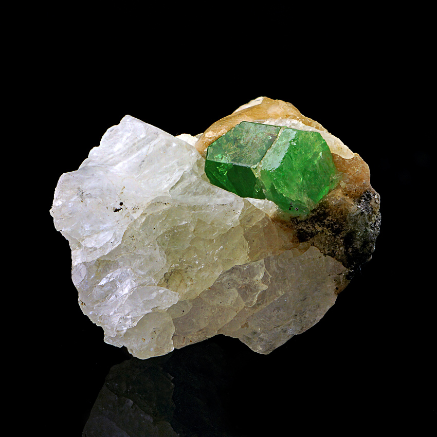 Apatite & Chalcopyrite Graphite