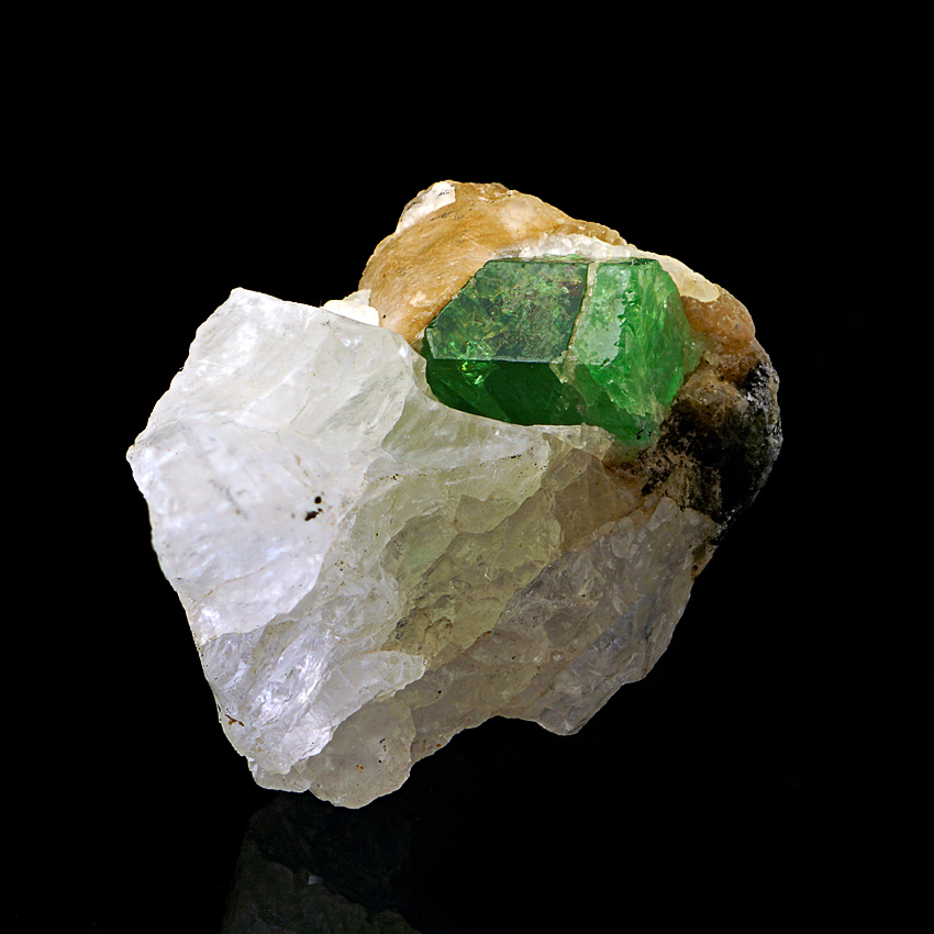 Apatite & Chalcopyrite Graphite