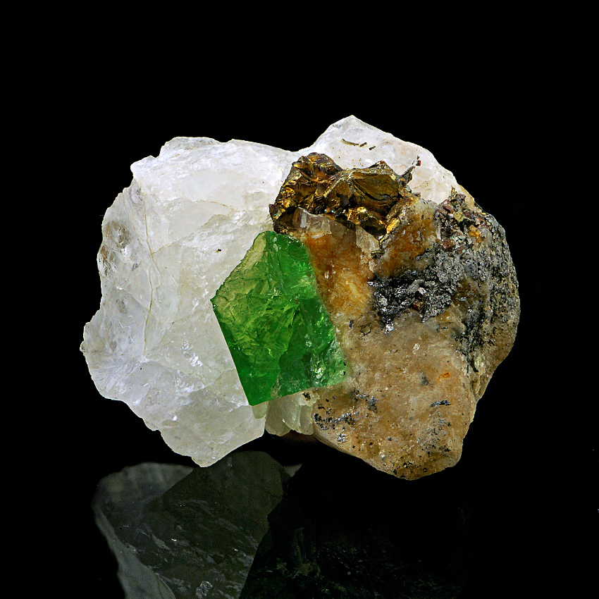 Apatite & Chalcopyrite Graphite