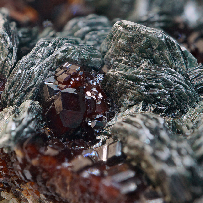 Grossular Var Hessonite & Clinochlore