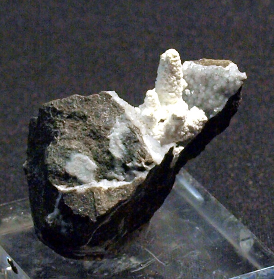 Tacharanite