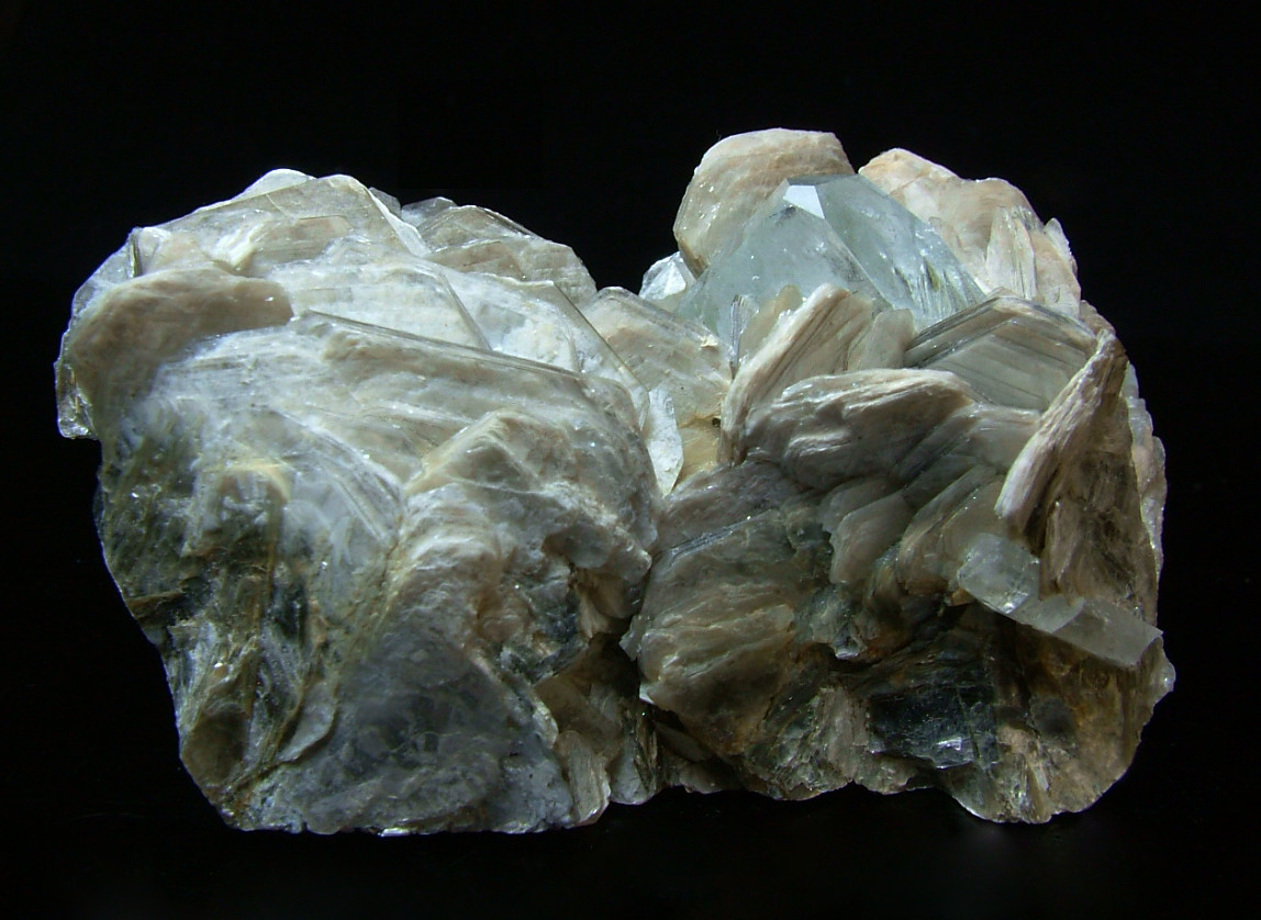Aquamarine With Muscovite