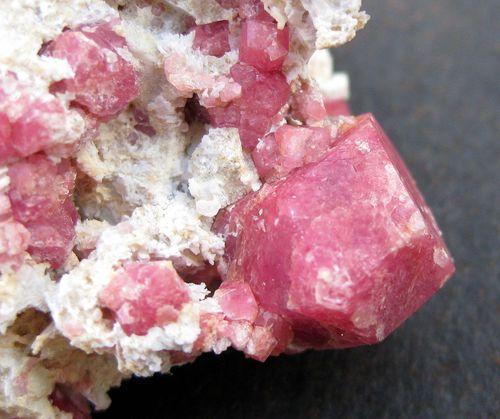 Manganoan Grossular