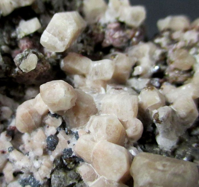 Svabite Braunite & Garnet