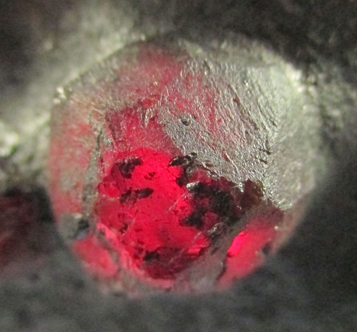 Almandine-Pyrope Series On Graphite