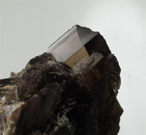 Axinite-(Fe)