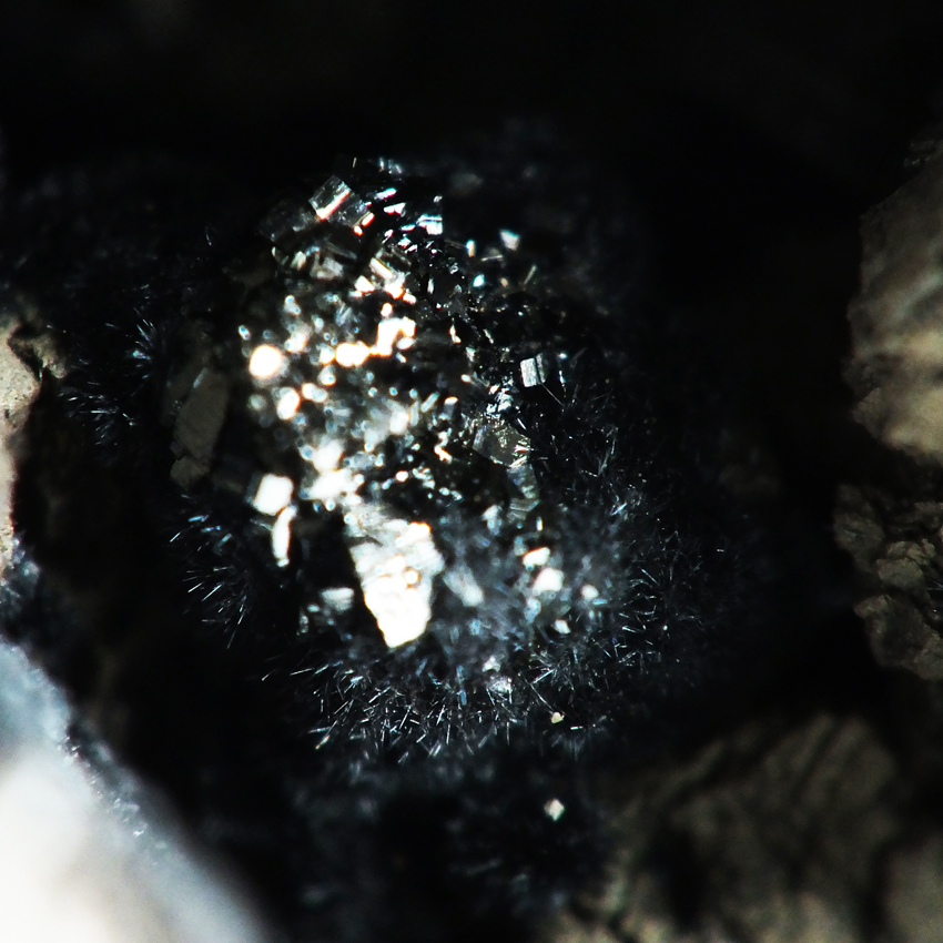 Romanèchite & Pyrolusite On Dolomite