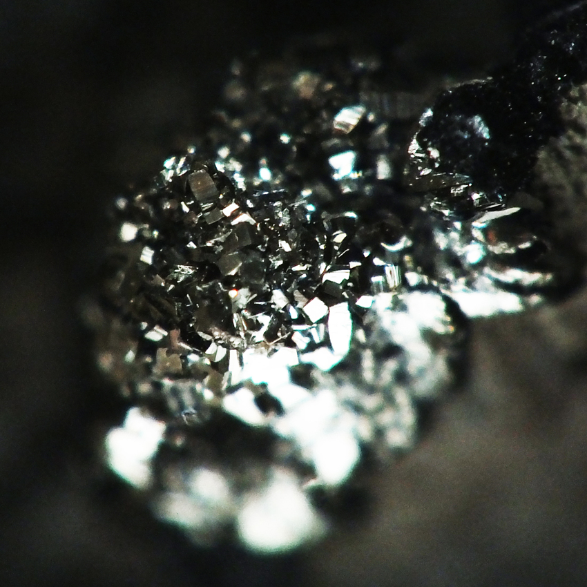 Romanèchite & Pyrolusite On Dolomite