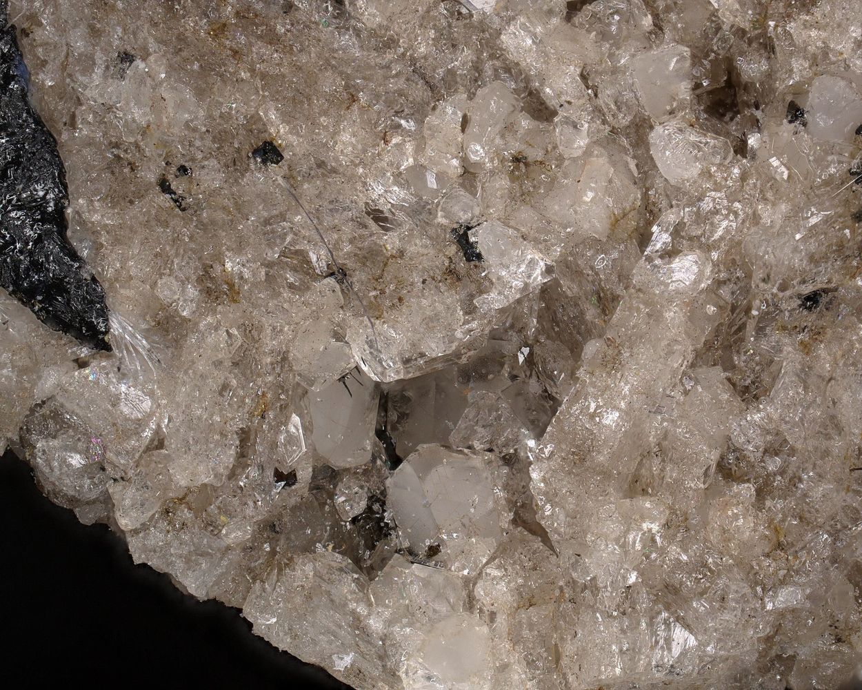Nioboixiolite-(Fe3+)