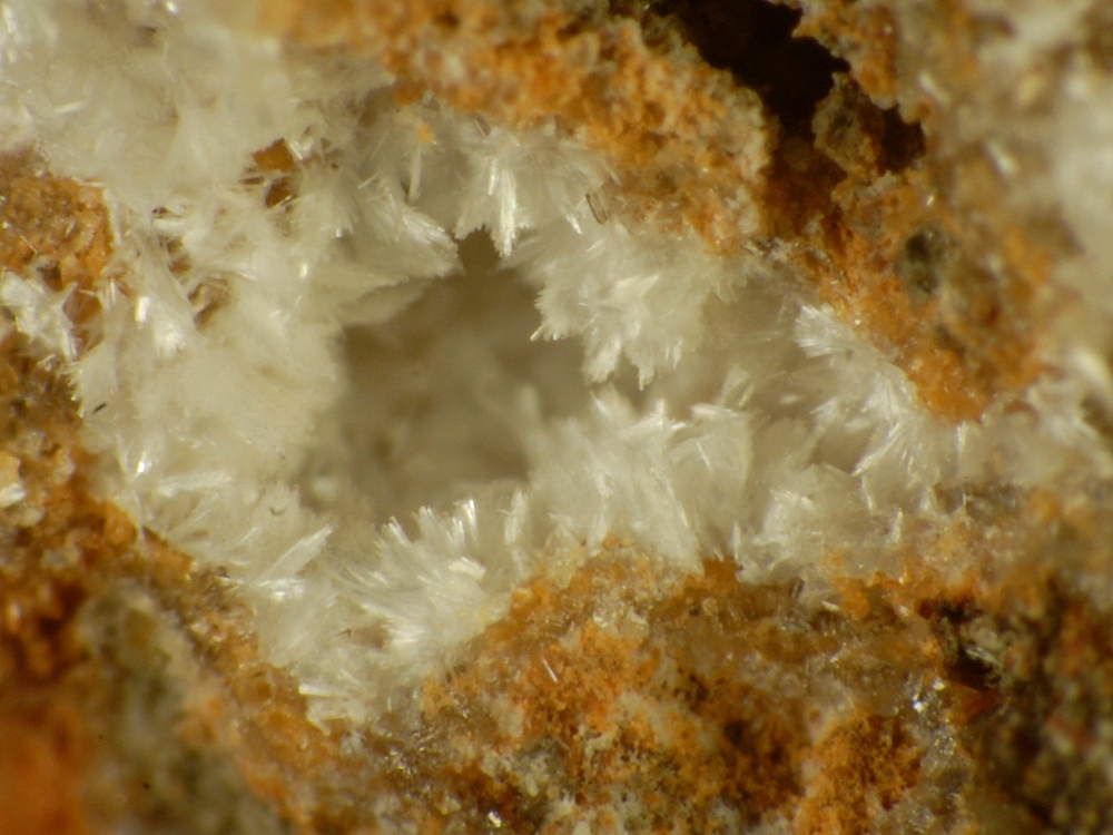 Ferrierite-Mg