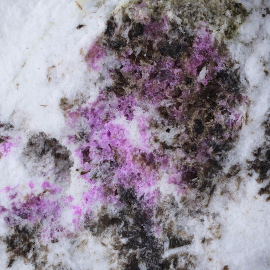 Aluminosugilite