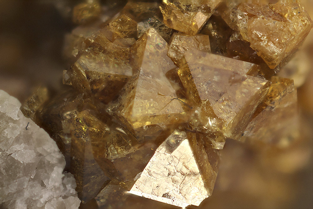 Fluorcalcioroméite