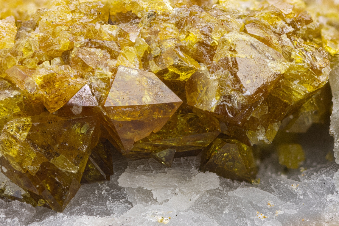 Fluorcalcioroméite