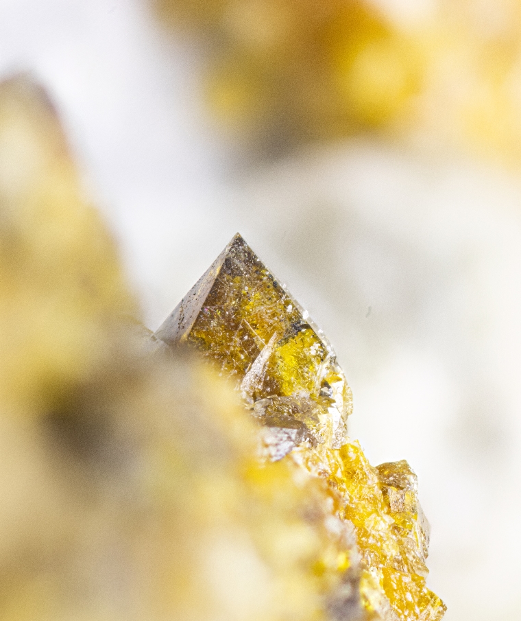 Fluorcalcioroméite