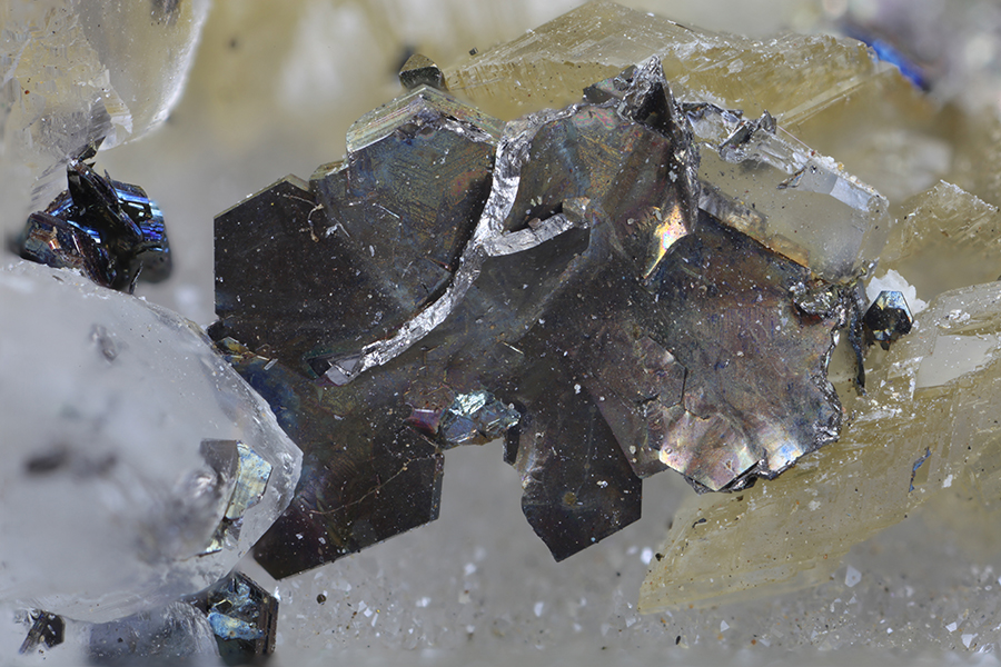 Cubanite Siderite Pyrrhotite & Dolomite