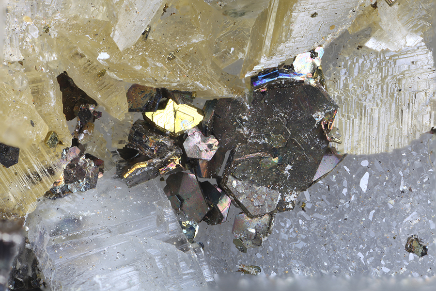 Cubanite Siderite Pyrrhotite & Dolomite