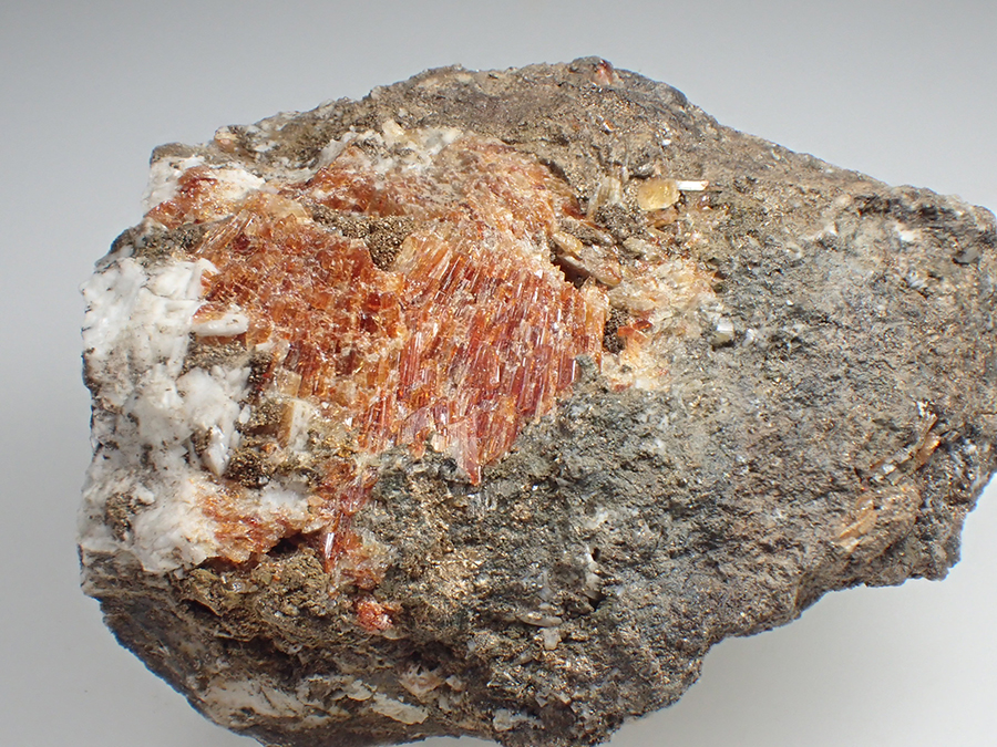 Labuntsovite