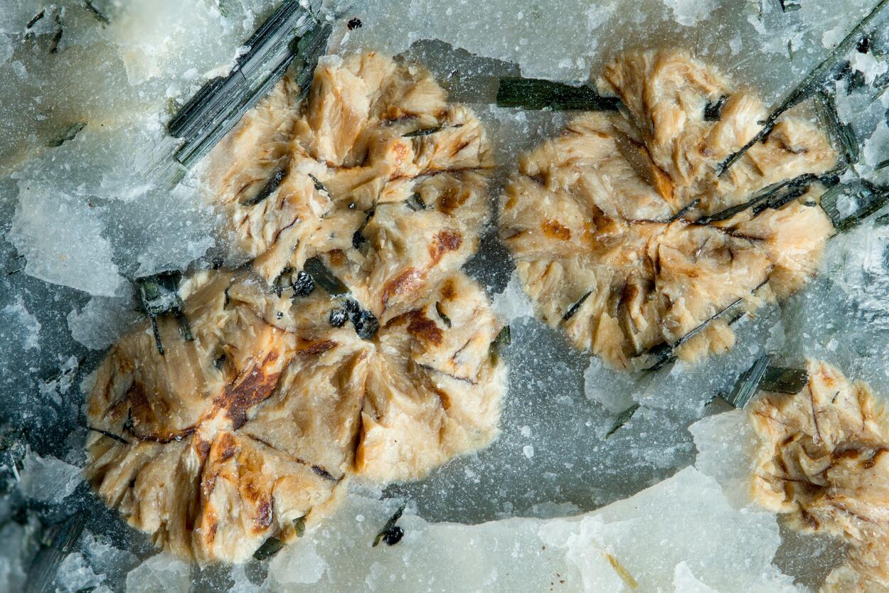 Diversilite-(Ce)