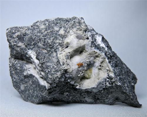 Labuntsovite