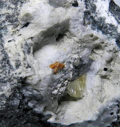 Labuntsovite