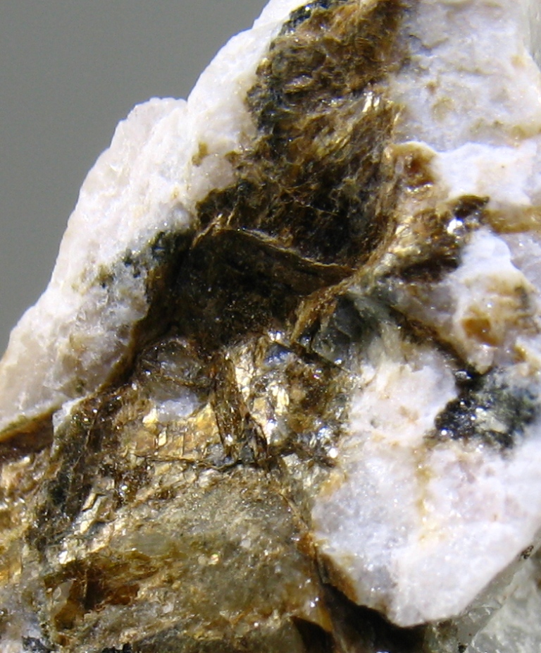 Tienshanite & Kupletskite-(Cs)