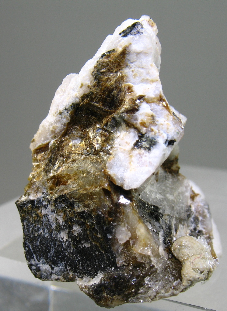 Tienshanite & Kupletskite-(Cs)