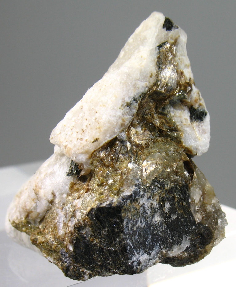 Tienshanite & Kupletskite-(Cs)