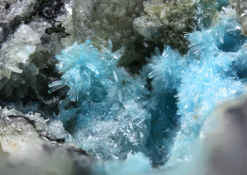 Caledonite