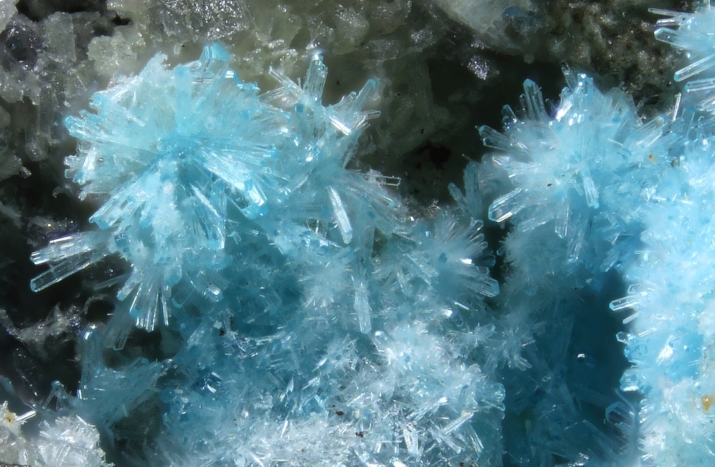 Caledonite